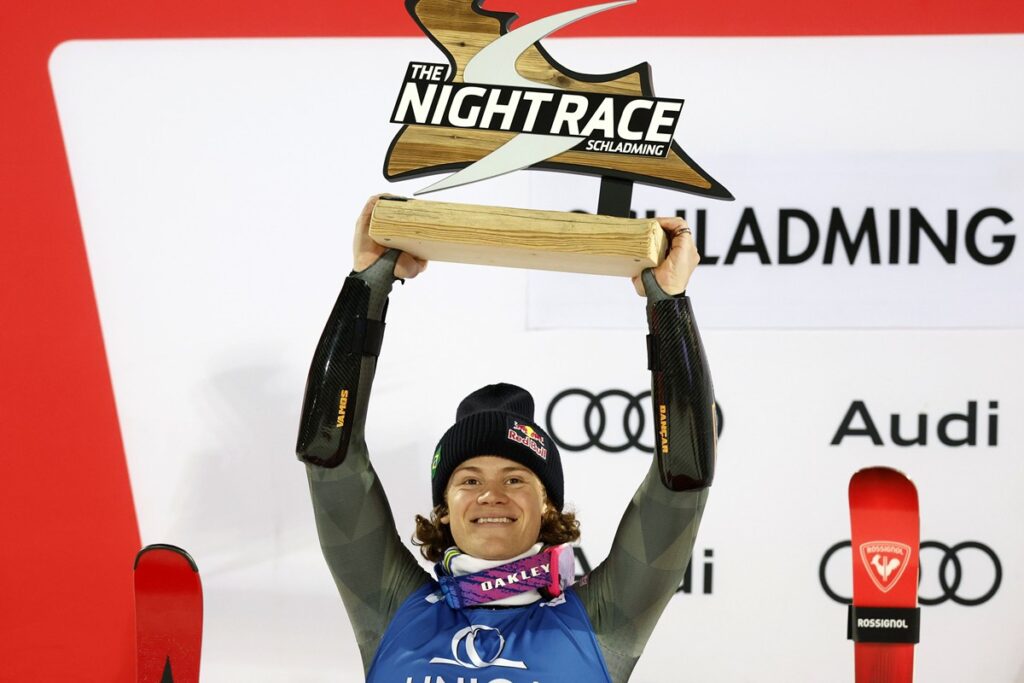 Lucas Pinheiro conquista a prata em etapa da Copa do Mundo de esqui - destaque galeria