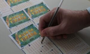 Mega da Virada premia 6 apostas; cada uma vai receber R$ 181,8 milhões