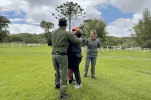 Ciclistas que se perderam em trilha reencontram parentes: ‘Sensação é maravilhosa’