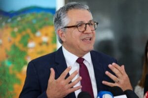 Brasil anuncia doação de 100 toneladas de medicamentos à Venezuela
