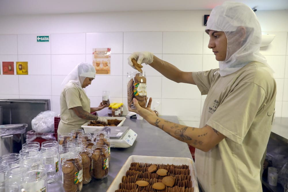 Confiança do consumidor no Brasil sobe 0,4 ponto em dezembro, mostra Ipsos