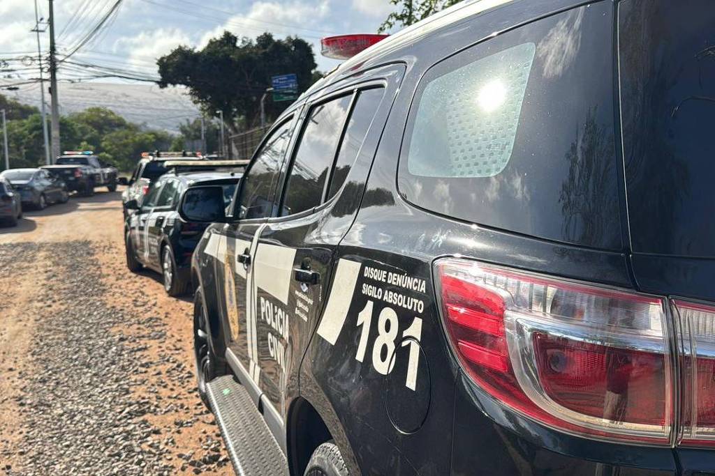 Professor e mulher são presos sob suspeita de estupro e assédio a alunas de escola de vôlei