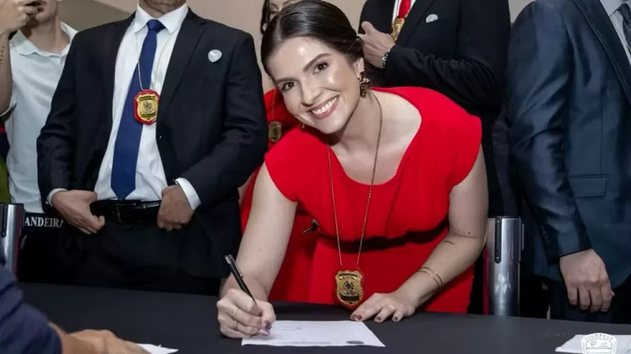 ‘Mulher deveria ser proibido’: delegada de SP é alvo de ataques machistas após comemorar posse