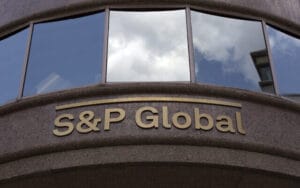 S&P Global: PMI industrial dos EUA cai a 51,8 em dezembro (final), em linha com a projeção