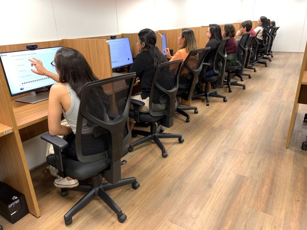 Distrito Federal realiza mais de 3 mil exames teóricos para nova CNH