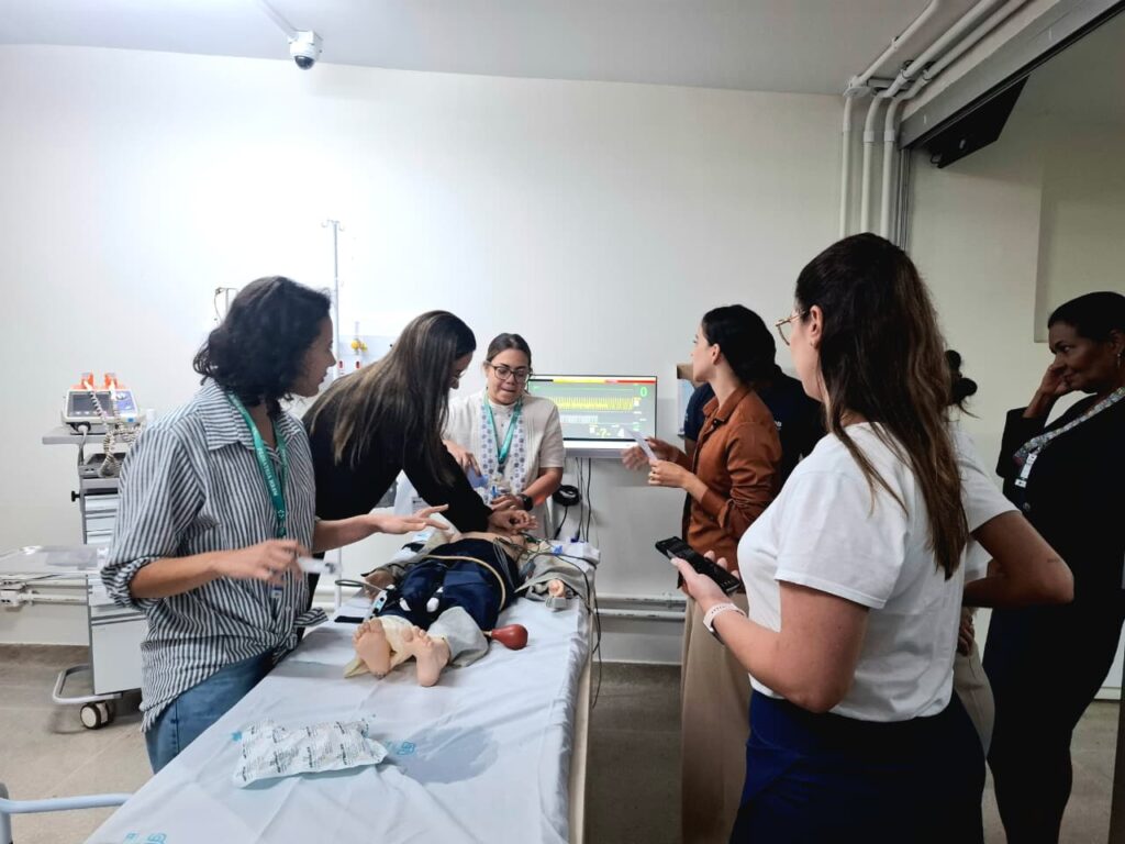 Hospital de Santa Maria capacita equipes para atendimento pediátrico
