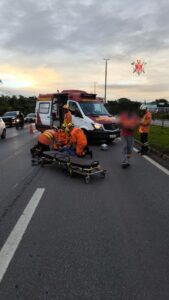 Motociclista é socorrido após colisão com carro no Núcleo Bandeirante