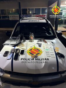 Dois jovens são presos suspeitos de tráfico de drogas