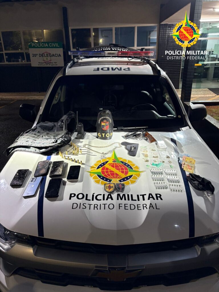 Dois jovens são presos suspeitos de tráfico de drogas