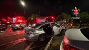 Veículo sai da pista e provoca colisão com cinco carros na L4 Sul