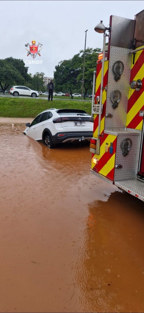 Bombeiros atendem 21 ocorrências após fortes chuvas no Distrito Federal