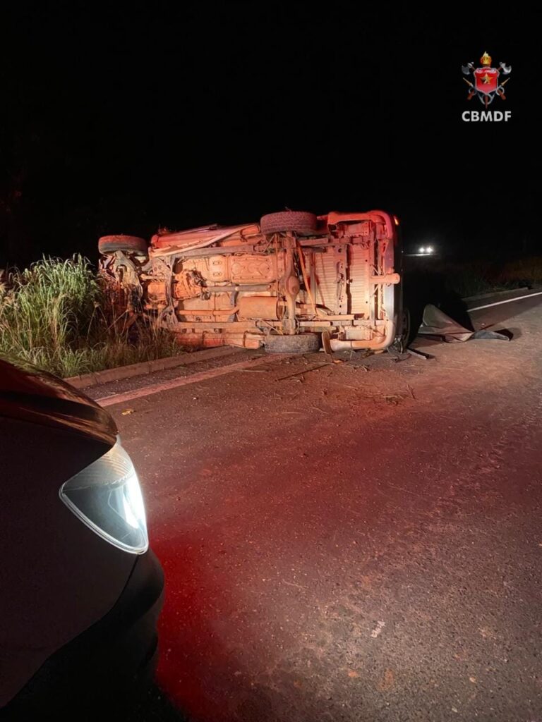 Capotamento na BR-080 deixa cinco feridos, incluindo uma criança