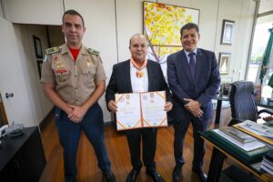 Ibaneis Rocha recebe Medalha do Mérito Nacional dos Bombeiros por ajuda ao RS