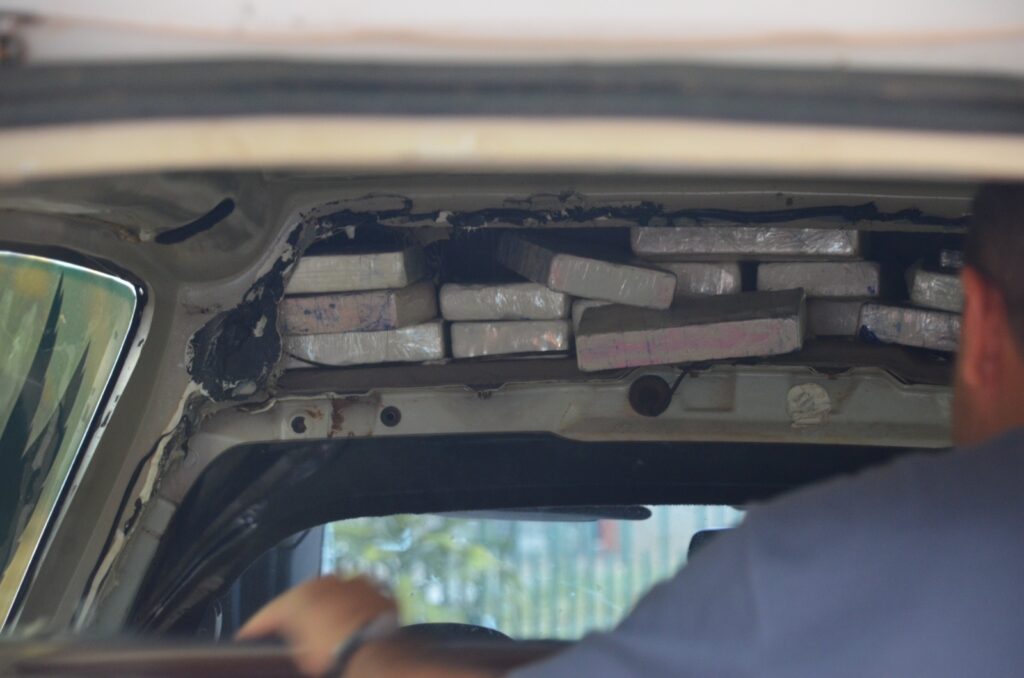 PF apreende 40 kg de cocaína e intercepta droga transportada em carro funerário