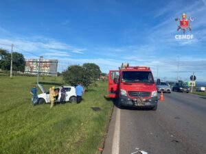 Acidente entre três veículos deixa dois feridos na BR-070, em Ceilândia