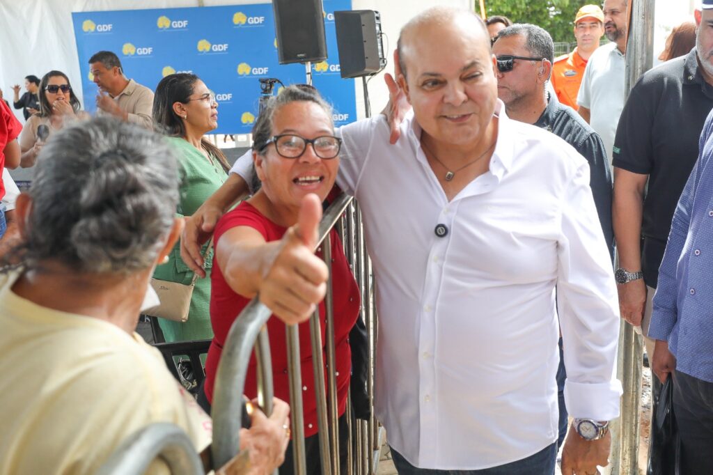 320 famílias recebem chaves de apartamentos no Residencial Anna Maria, no DF