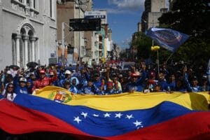 ‘Não aceito que Trump venha dominar’ Venezuela, dizem chavistas em nova marcha pró-Maduro