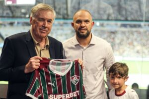 Ancelotti vai ao Maracanã e assiste vitória do Fluminense sobre Grêmio - destaque galeria