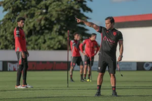 Inhumas anuncia técnico ex-Atlético para o lugar do demitido Cléber Gaúcho