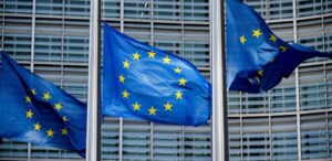 UE apoia projeto francês de proibir redes sociais para menores de 15 anos