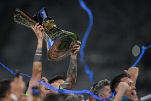 Imagem colorida do troféu do Campeonato Brasileiro