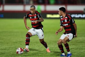 Imagem colorida de jogo do Flamengo no Campeonato Carioca- Metrópoles