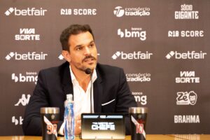 Dirigente do Vasco confirma mais um reforço e fala sobre Vegetti - destaque galeria