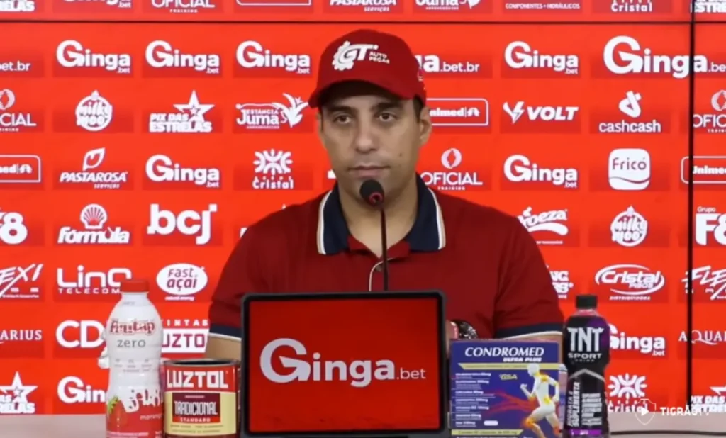 Hugo Jorge Bravo destaca aprendizado em viagem à Europa e avalia início perfeito do Vila Nova no Goianão