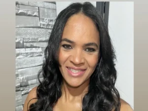 Pedagoga acolhida por igreja de Trindade aos três anos busca família biológica