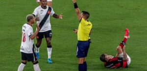 Vasco: Técnico critica árbitro de duelo com Flamengo: 'Expulsão ridícula'