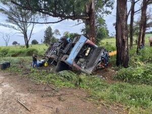 Ônibus tomba em MG, e 5 pessoas morrem após voltarem de Réveillon na Bahia