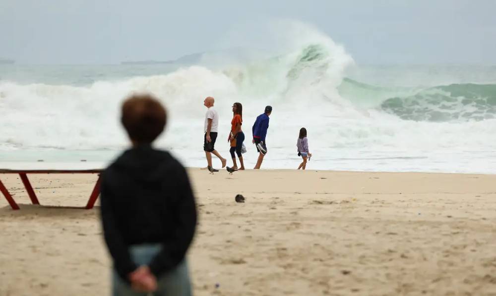Bombeiros fizeram 1.167 salvamentos em dois dias na orla do Rio