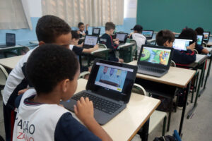 70% das escolas públicas brasileiras atingem conectividade adequada