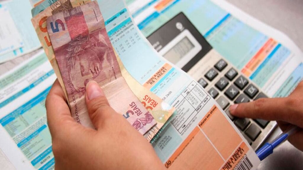 Conta de luz ajuda a conter IPCA de dezembro; alimentos voltam a subir