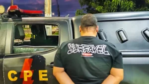 Suspeito preso por participar de linchamento na distribuidora - (Foto: Divulgação/PM)