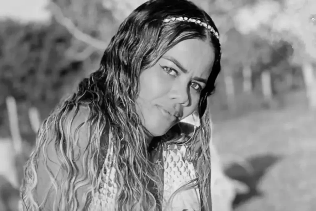 Marido e empresa prestam homenagem a diretora que morreu em resort