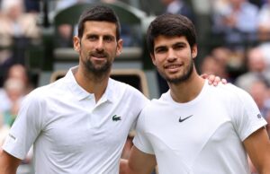 Novak Djokovic abraçado com Alcaraz - Metrópoles