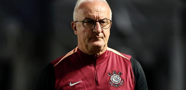 Dorival diz que vitória foi merecida e garante volta de Depay