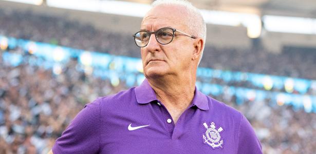 Dorival ganha força no Corinthians e comanda decisões na janela