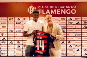 Vitão ao lado de José Boto em apresentação no Flamengo