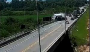 Caminhoneiro estava acima da velocidade antes de colisão que matou 11 no RS, diz PRF