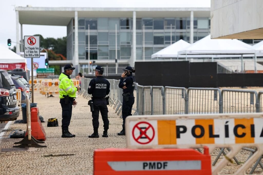 Esplanada amanhece com bloqueios e segurança reforçada