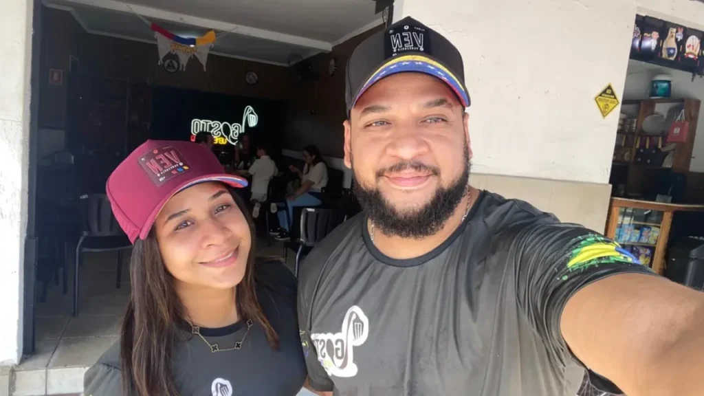Venezuelanos celebram captura de Maduro em Goiânia