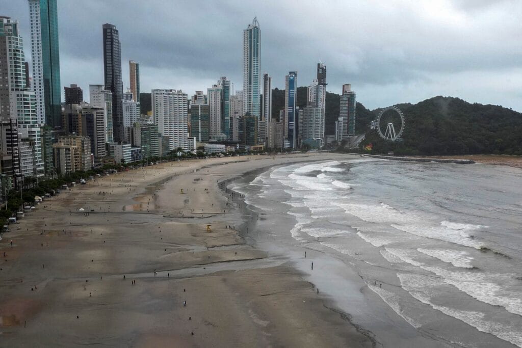 Balneário Camboriú celebra 2026 com fogos e aplausos