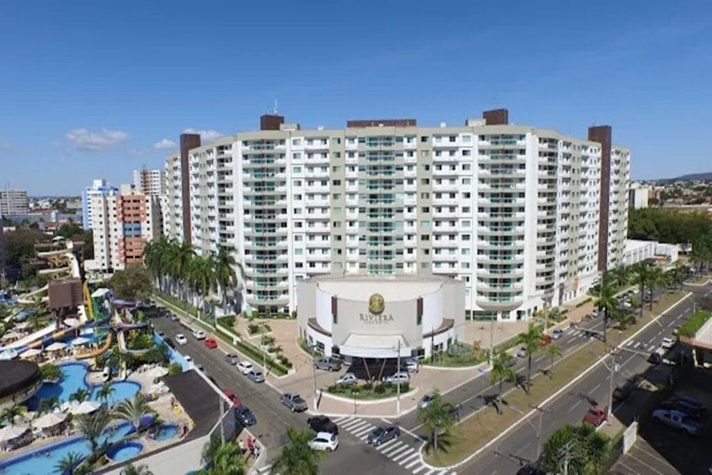 Moradores protestam contra administradora de hotel em Caldas Novas