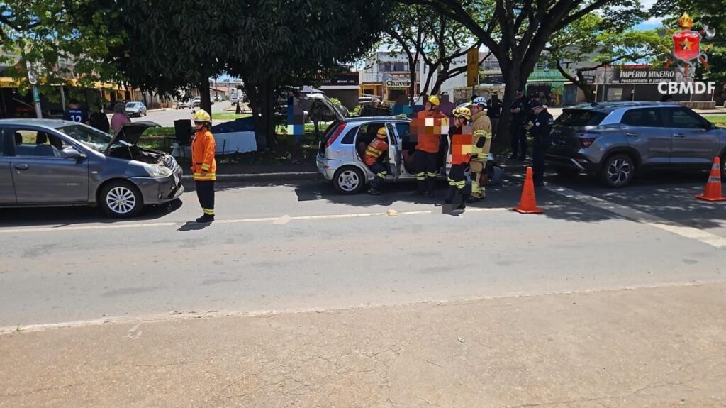 Engavetamento com três veículos deixa feridos em Taguatinga Norte