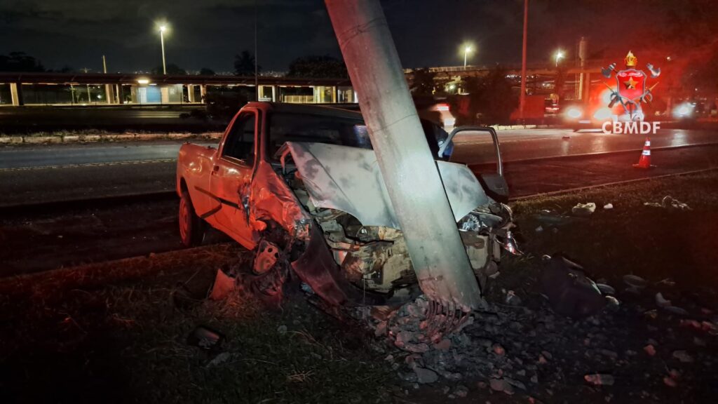 CBMDF atua em colisão entre três veículos no Park Way