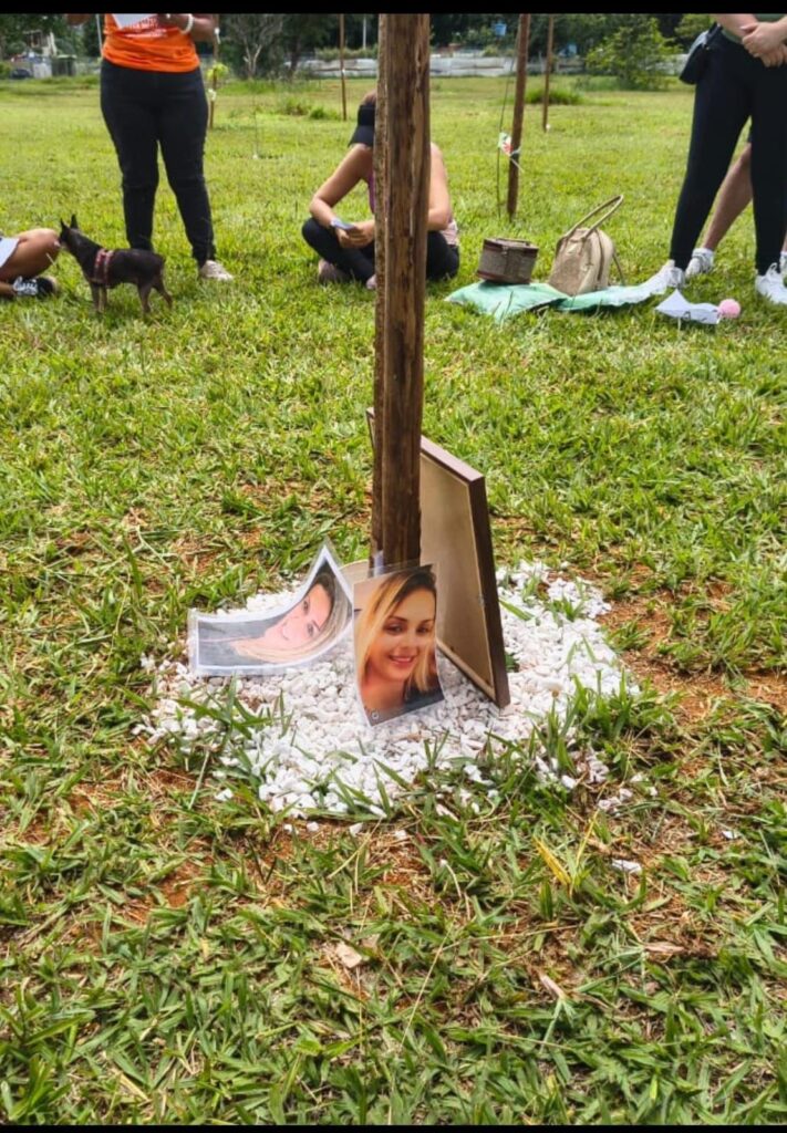 Homenagem no Bosque da Vida transforma luto em memória