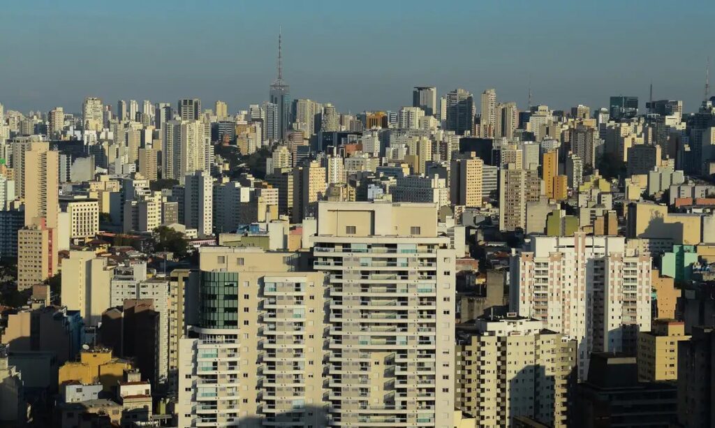 São Paulo: Tempo abafado e alerta para temporais