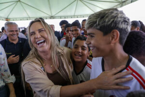 GDF entrega campo de grama sintética no Taguaparque